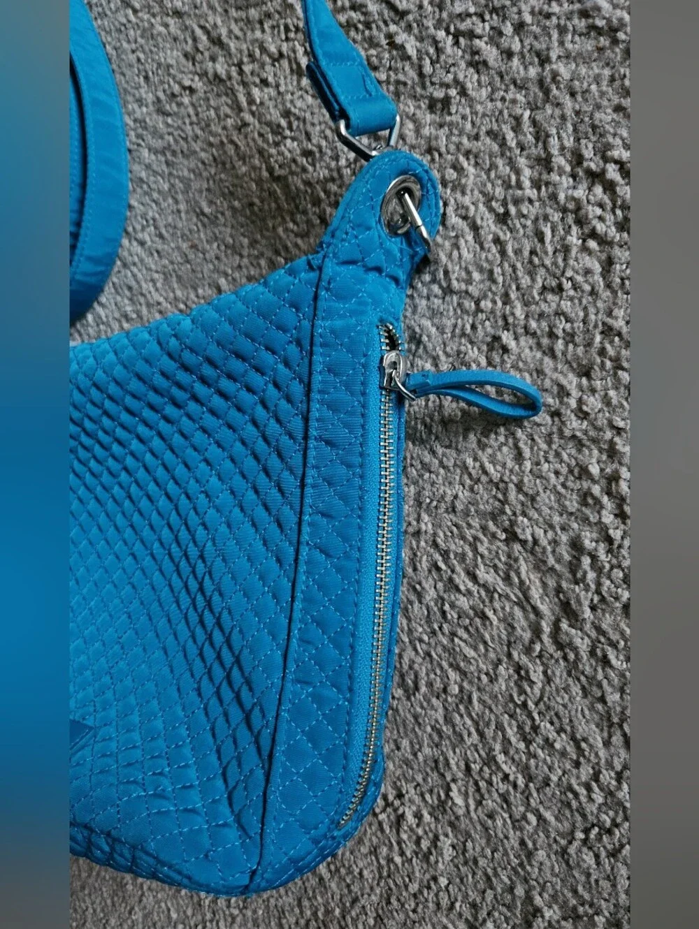 Vera Bradley Crossbody Bag Carson Hobo Bahama Bay Charger Pocket NWT Microfiber - Picture 3 of 7